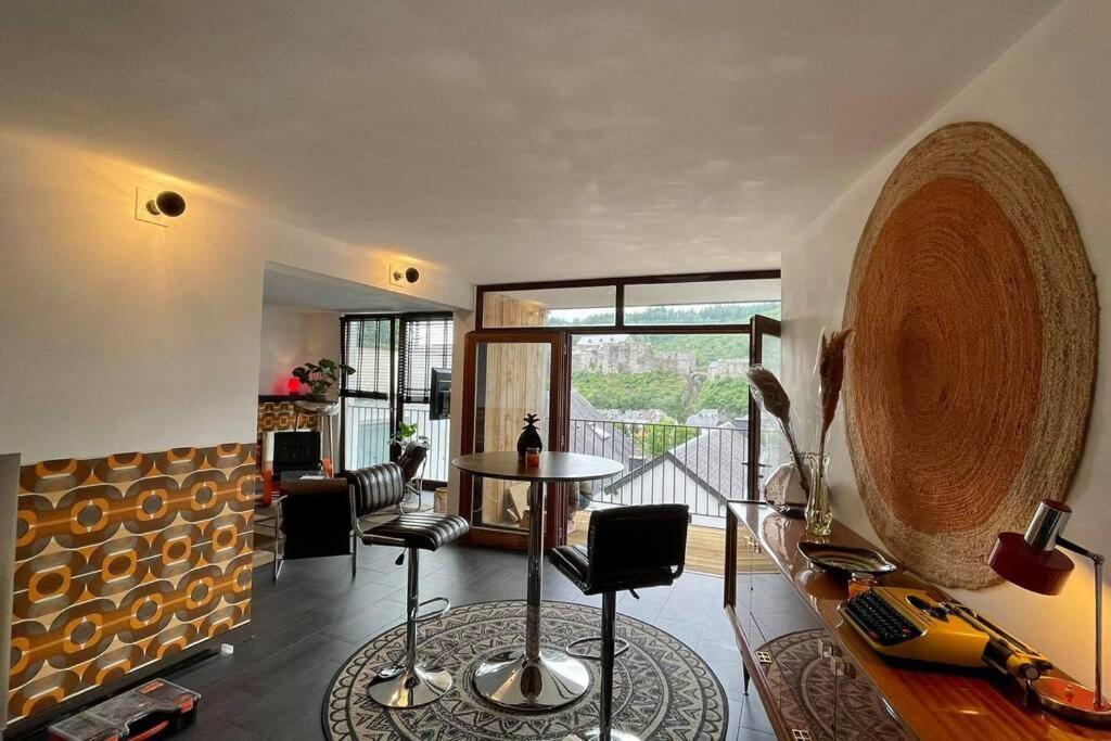 Appartement loft Vintage vue sur le château Bouillon Extérieur photo