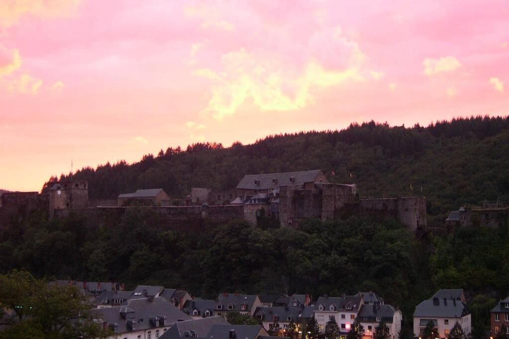Appartement loft Vintage vue sur le château Bouillon Extérieur photo
